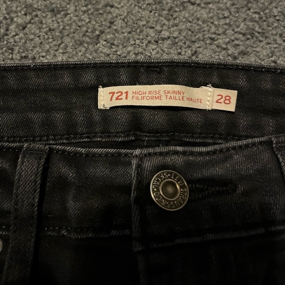 Levi’s High Rise Skinny Jeans - Picture 2 of 3